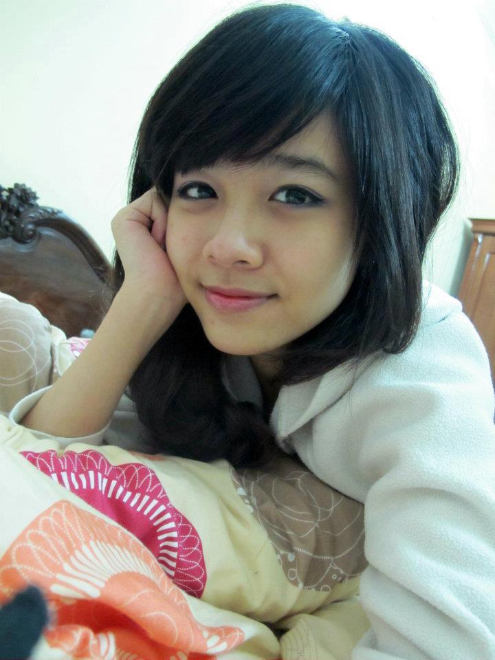 《艷婦蕩乳》