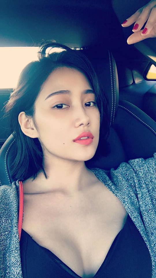 邁開腿讓我親親你的小坤坤